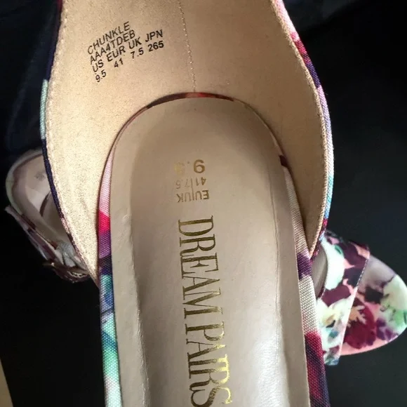 Dream Pairs Multicolor Floral Sandals - Picture 7 of 10